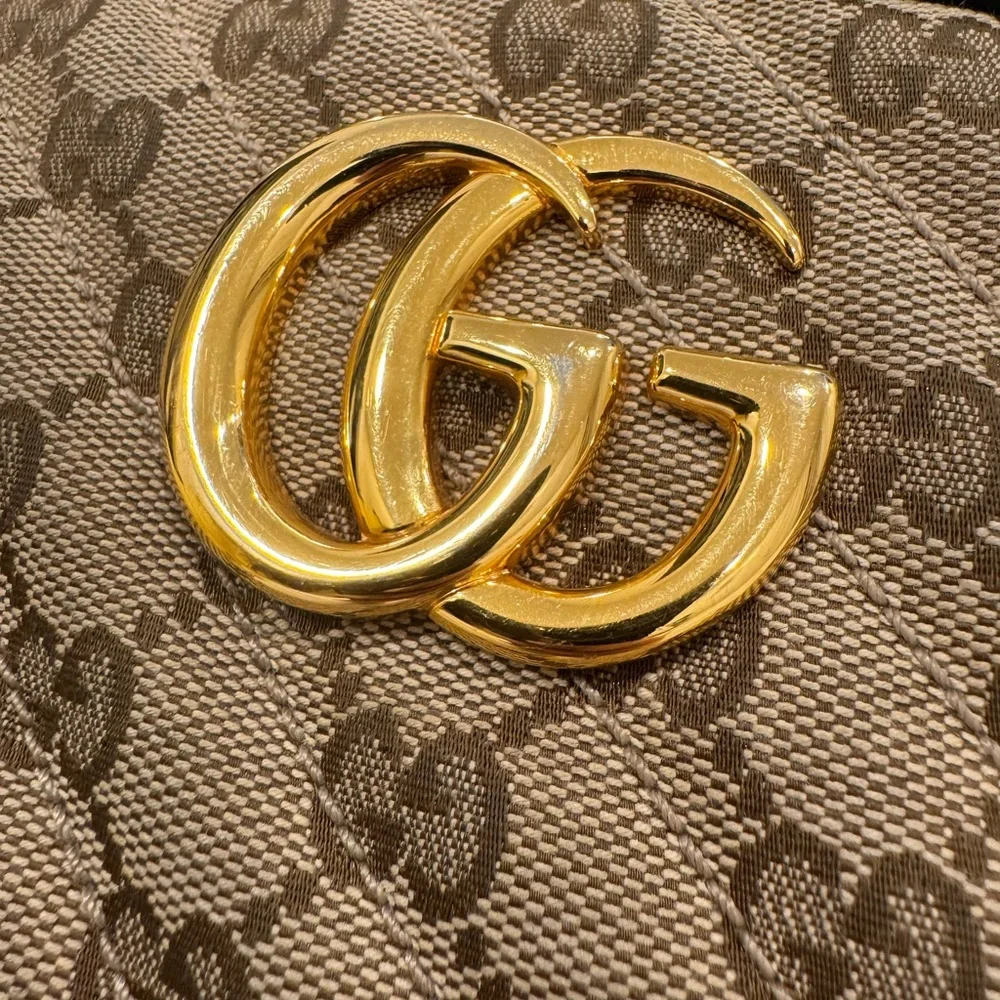 Gucci Tan and Black Crossbody Bag with Gold Accents - Picture 2 of 6